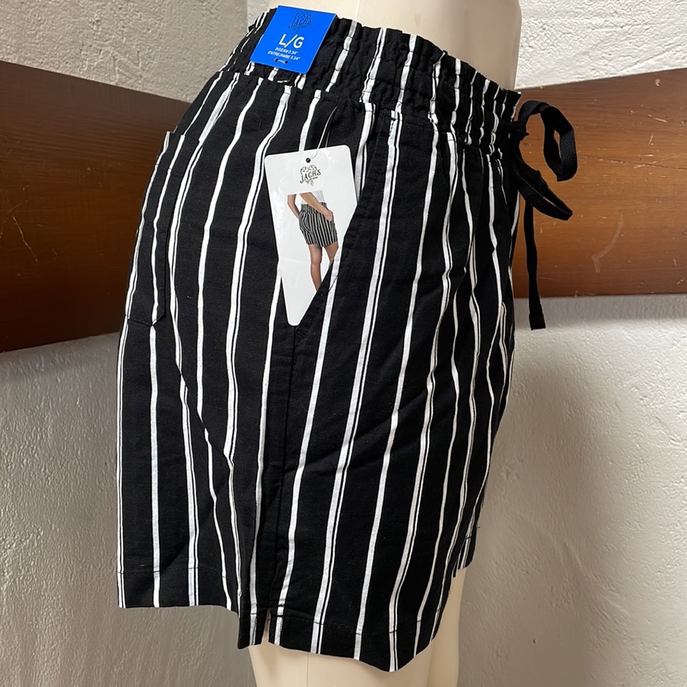 JACHS - ladies shorts M & L available